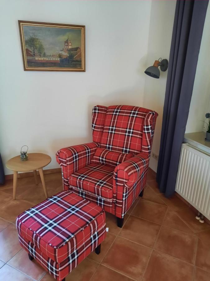 Tolles Ferienhaus In Pilsum - Ferienhaus Trientje - Mit Garten Und Ueberdachter Terrasse ภายนอก รูปภาพ