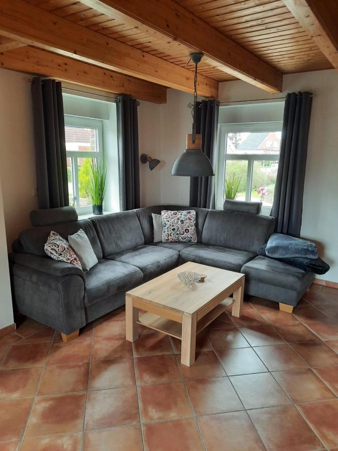 Tolles Ferienhaus In Pilsum - Ferienhaus Trientje - Mit Garten Und Ueberdachter Terrasse ภายนอก รูปภาพ