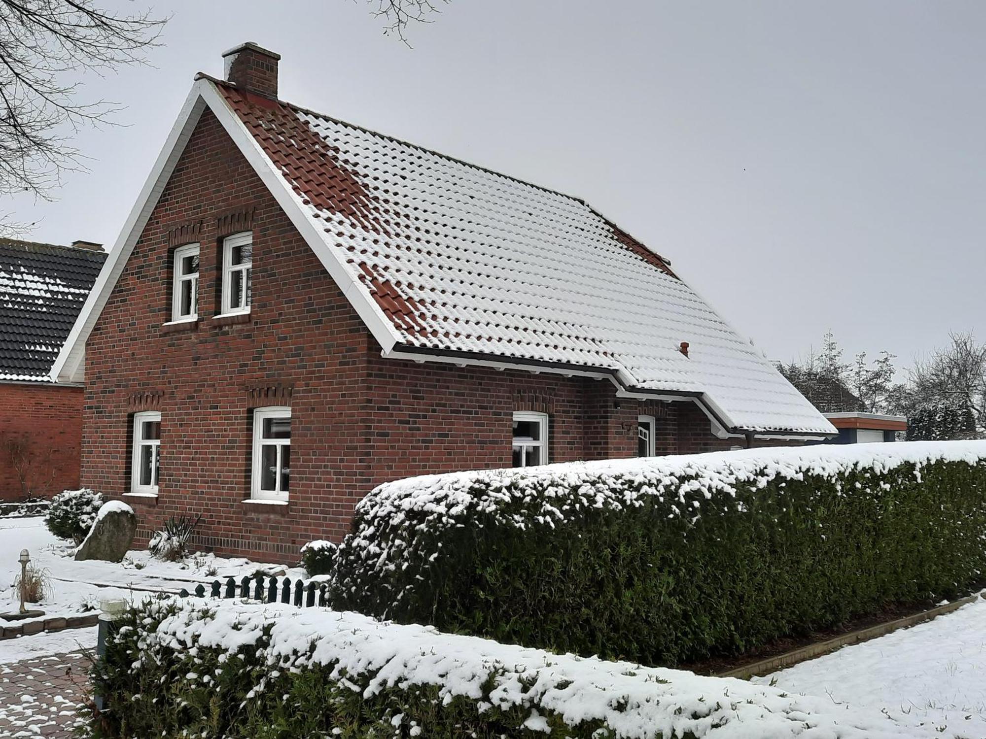 Tolles Ferienhaus In Pilsum - Ferienhaus Trientje - Mit Garten Und Ueberdachter Terrasse ภายนอก รูปภาพ