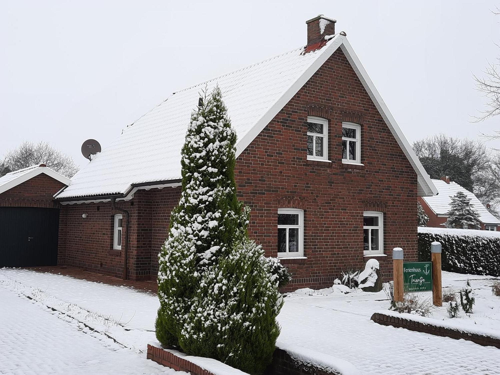 Tolles Ferienhaus In Pilsum - Ferienhaus Trientje - Mit Garten Und Ueberdachter Terrasse ภายนอก รูปภาพ