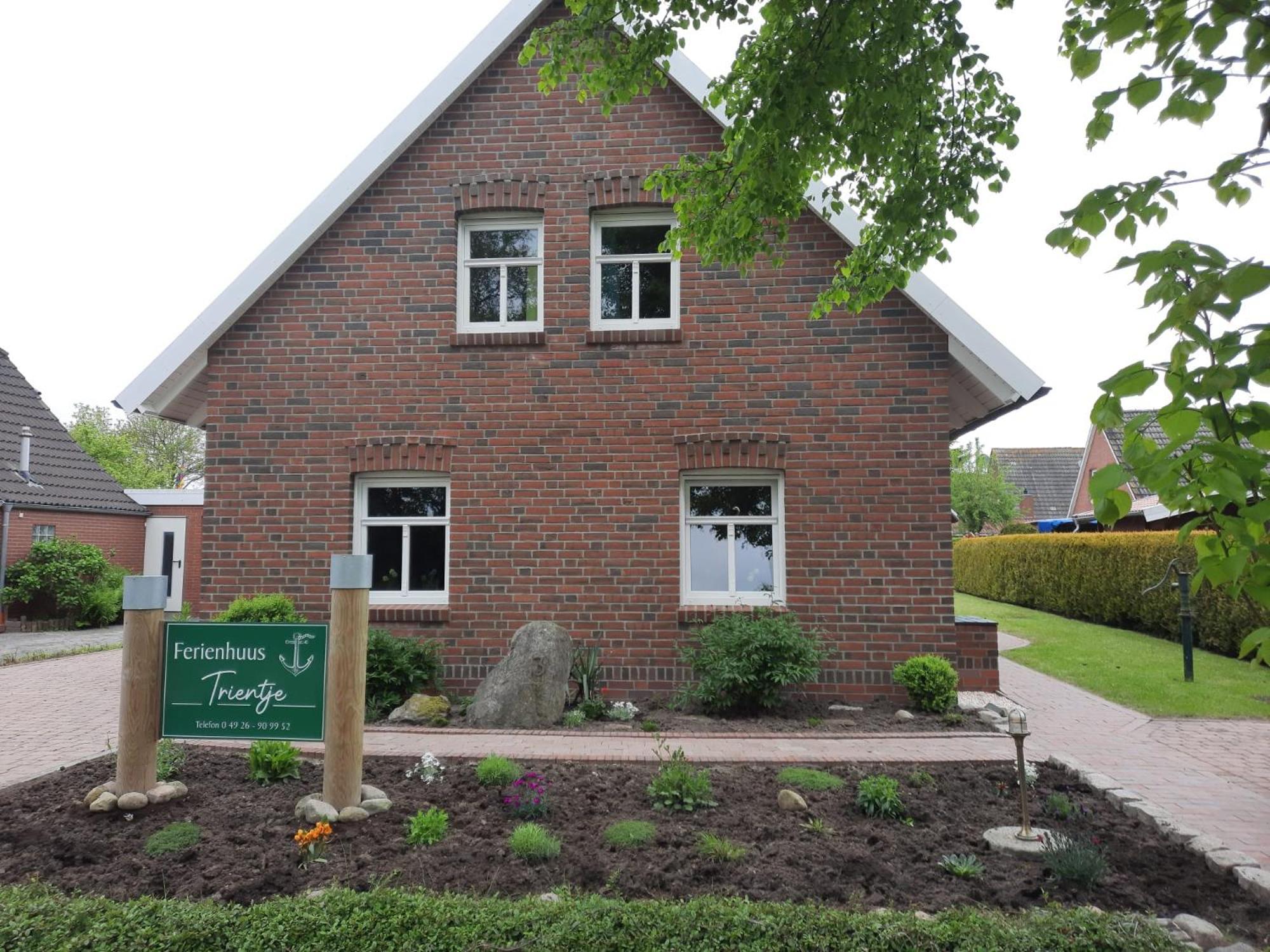Tolles Ferienhaus In Pilsum - Ferienhaus Trientje - Mit Garten Und Ueberdachter Terrasse ภายนอก รูปภาพ
